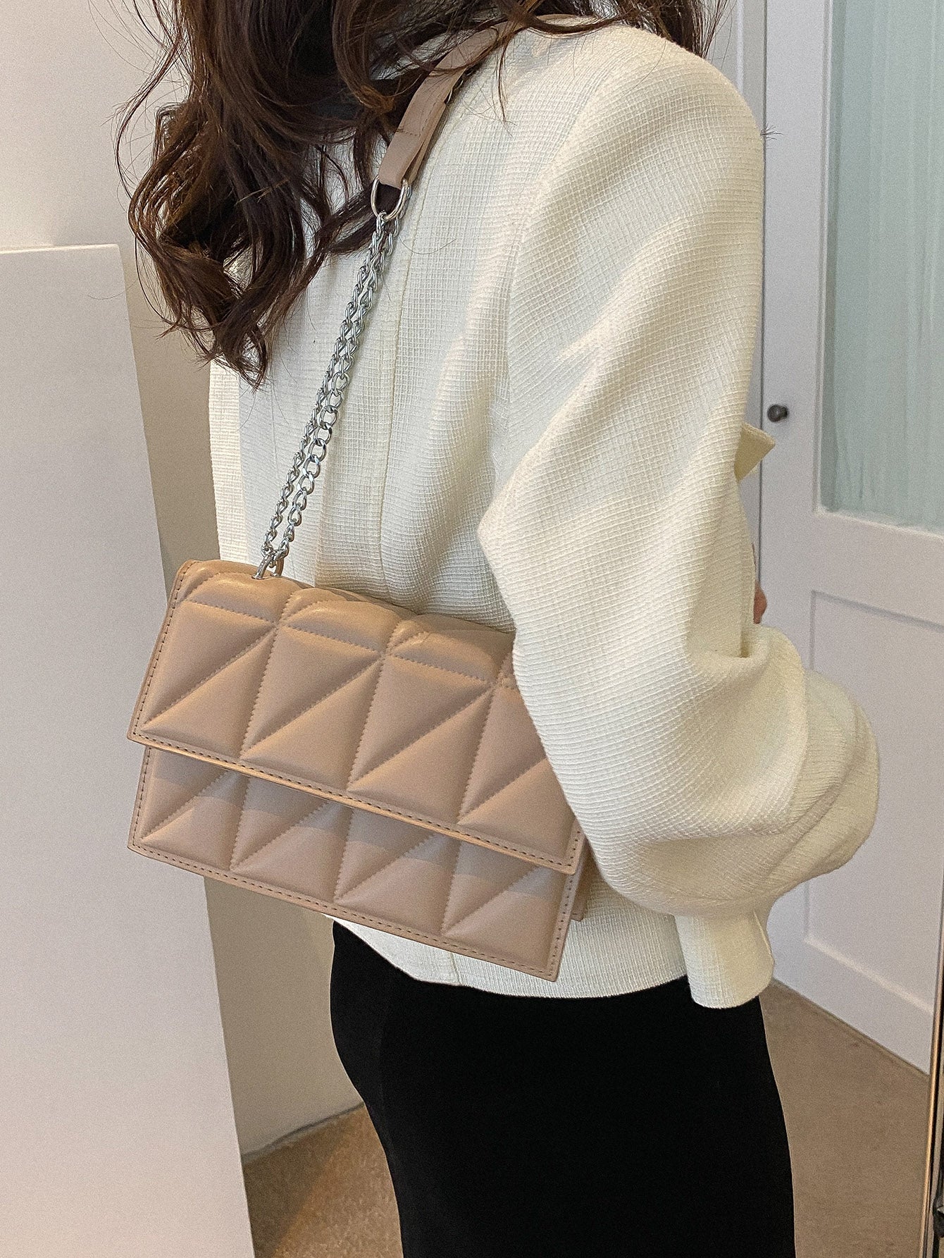 Minimalist Quilted Pattern Chain Square Bag